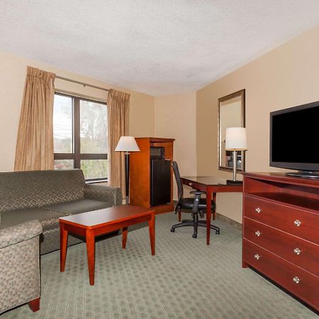 Days Inn By Wyndham Utica Eksteriør billede